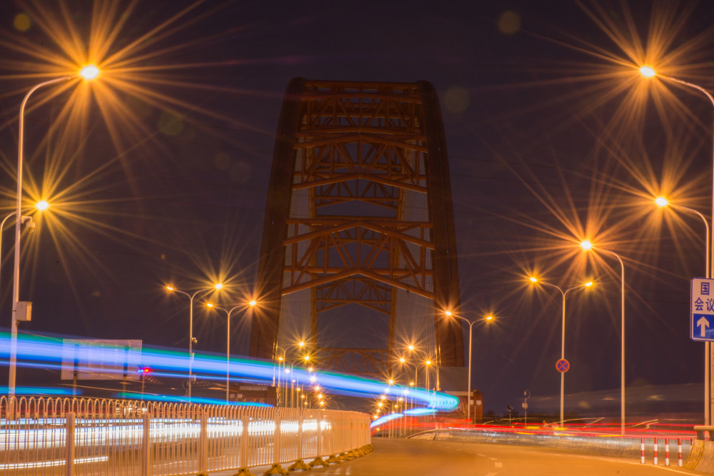 智慧燈桿：大規模集成智能解決方案